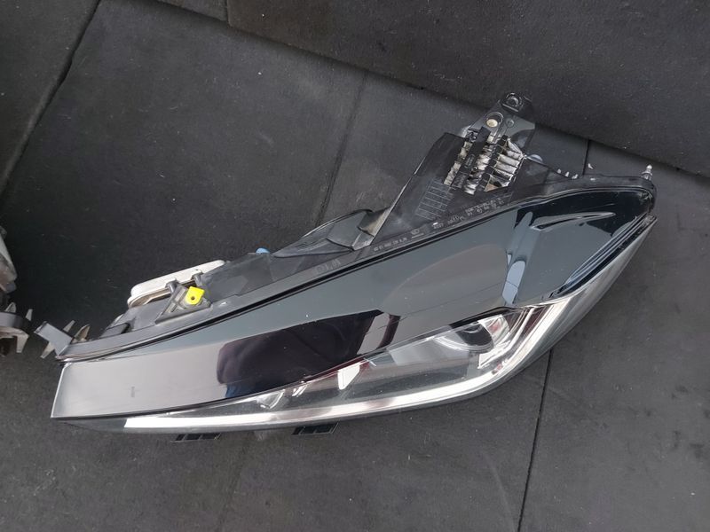 Фарове Jaguar XE 2016г.