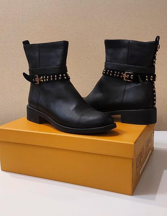 Продается ботинки