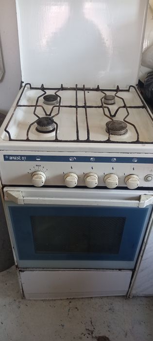 Продам газ плиту