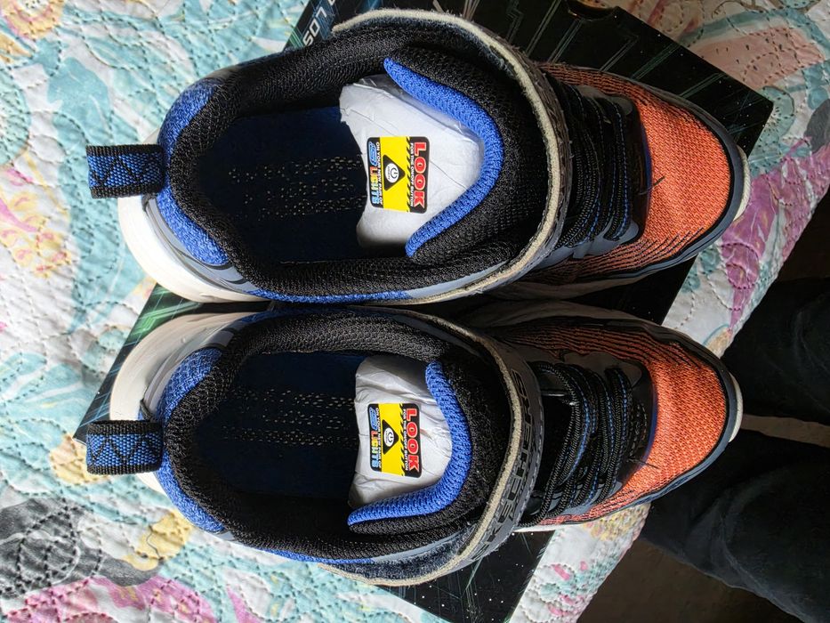 Adidasi Skechers marimea 32