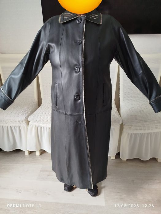 Продам кожаный плащь женский