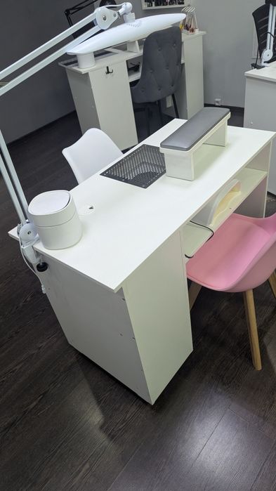 Сдам стол для маникюра