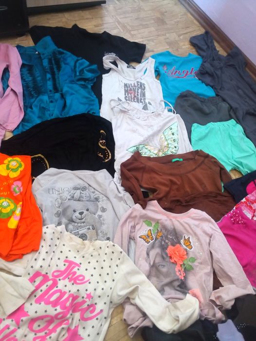 Продавам тениски, потници, дънкови панталони ,блузи за тийнейджърка