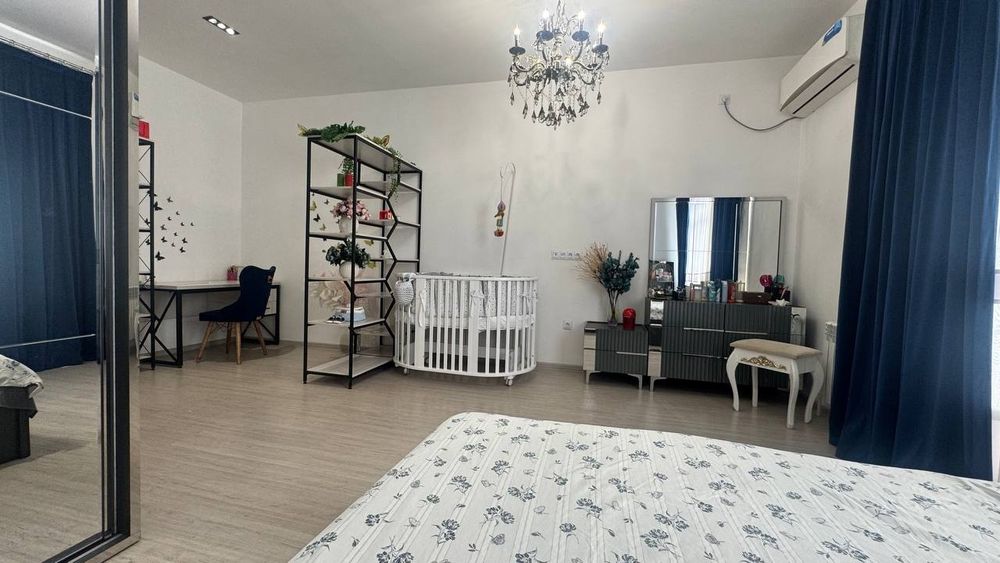 Assalom sohilda 2 xonalik uy sotiladi