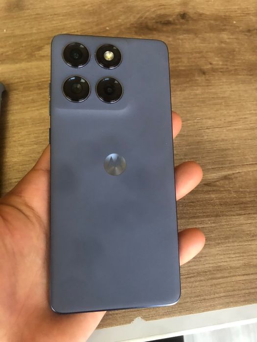 Vând telefon edge 60 fusion nou  256GB 12Ram