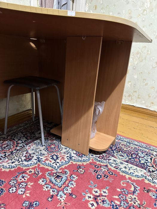 Компьютерный стол с тумбочкой