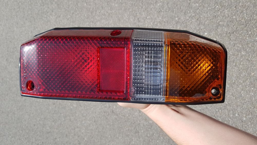 Lampa spate stop semnalizare Toyota Land Cruiser J70 73 79