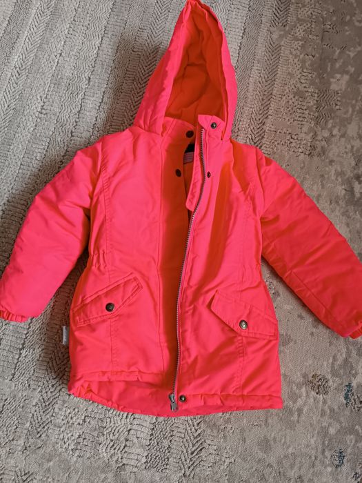 Продам куртку для девочек