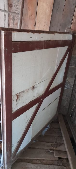Poarta/ușa garaj din lemn