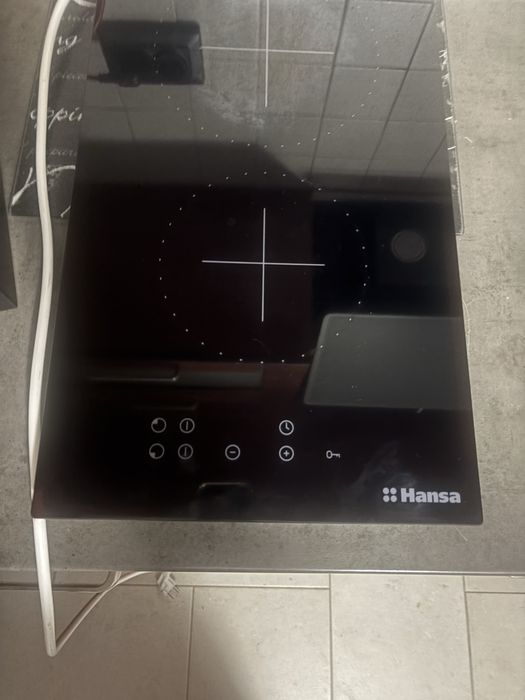 Продавам керамичен котлон Hansa за вграждане