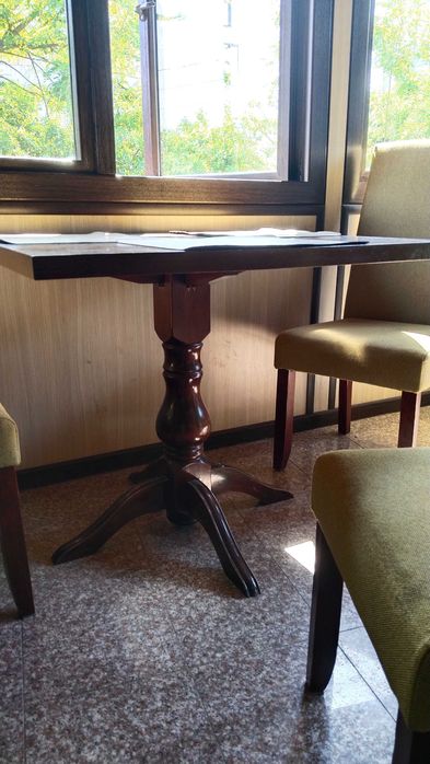 Продавам Трапезни маси за заведение за хранене