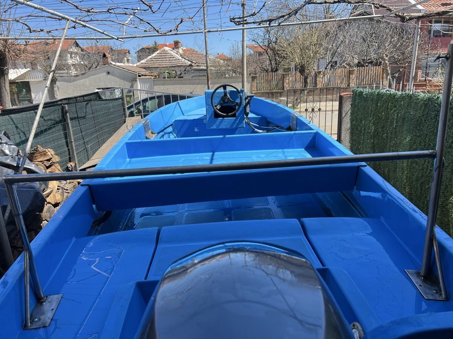 Продавам лодка