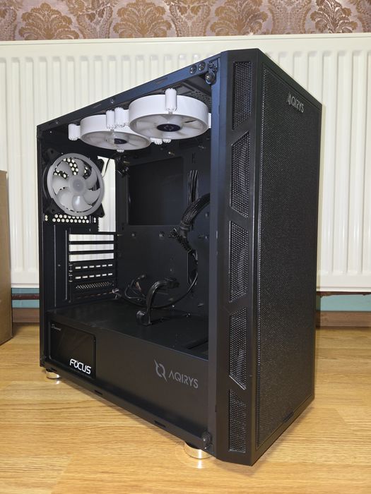 carcasa aqirys arcturus cu sursa seasonic