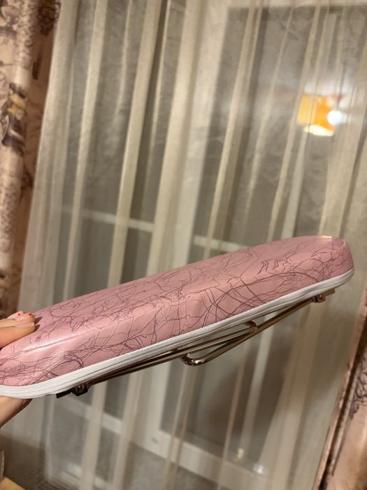 Поставка за ръка за маникюр