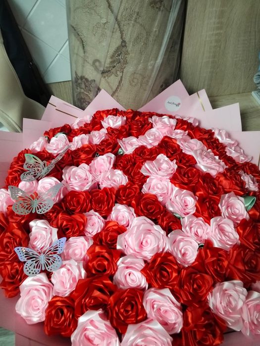 Шикарная 101 роза из ленты