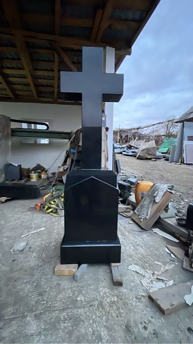 Marmura, monumente funerare, piatra