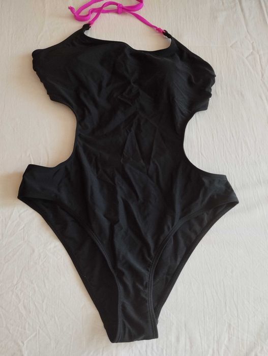 Нови цели бански и три долнища бански за 10лв.