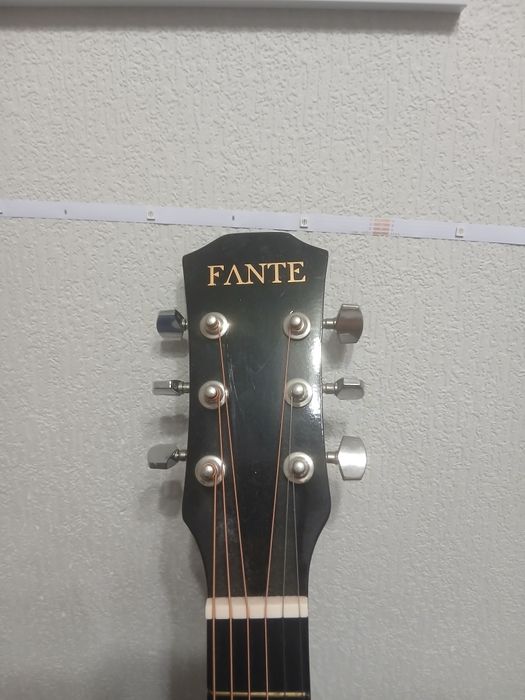 Гитара акустическая