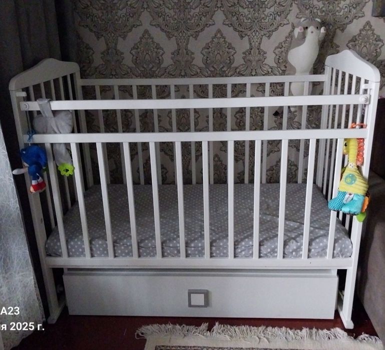 Детская кровать.  Кроватка.