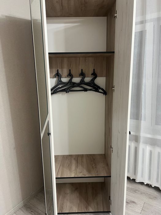 Шкаф для прихожей с зеркалом