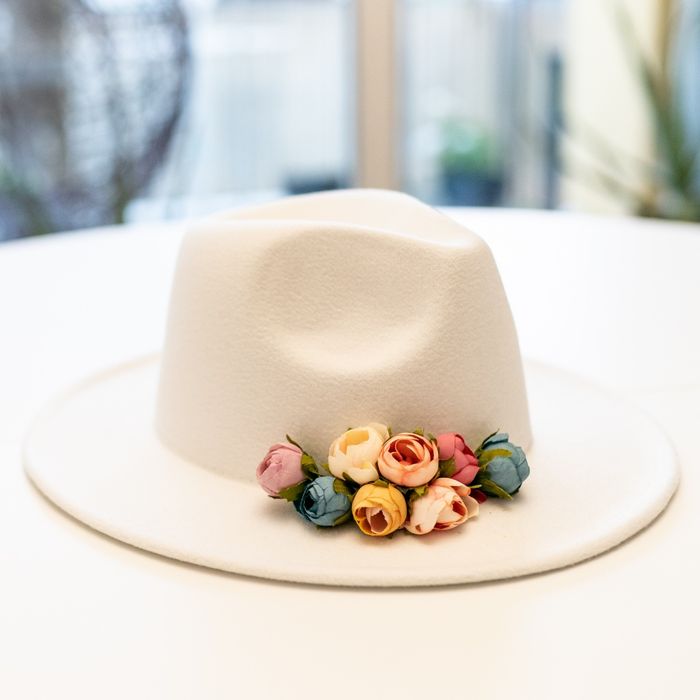 Vând pălării damă custom made