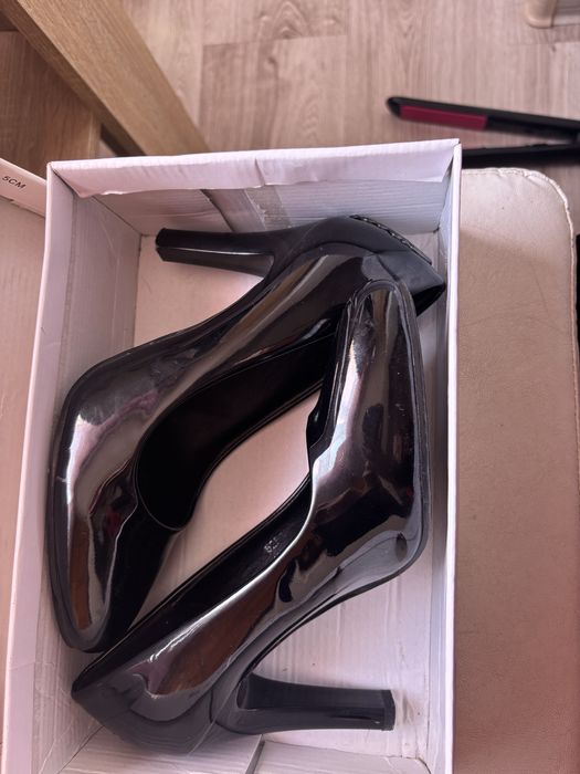 Черни обувки на ток