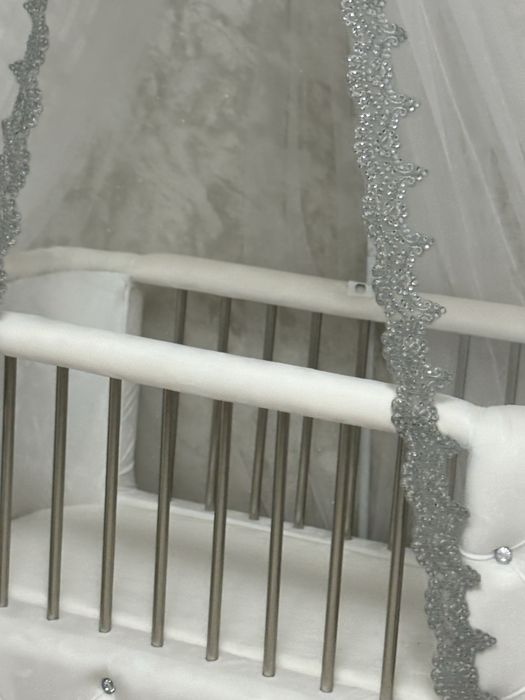 vând pătuț tapitat stare impecabilă