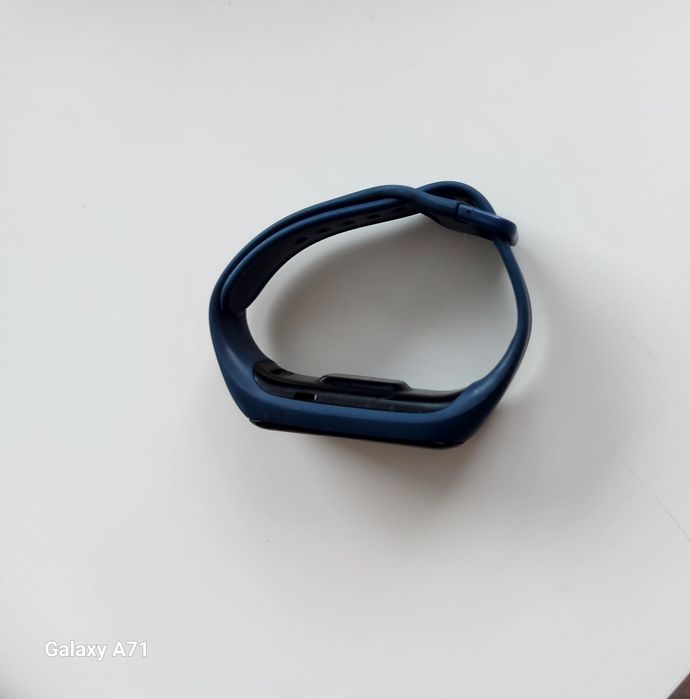 Фитнес гривна Samsung Galaxy Fit2 + подарък 2 каишки