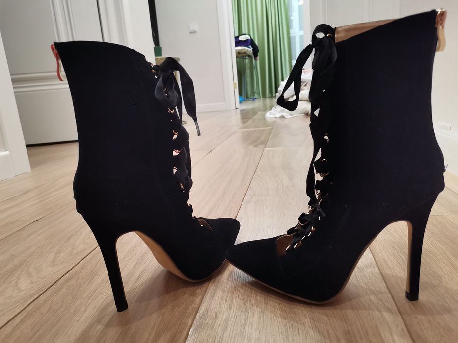 Каблуки замшевые черные