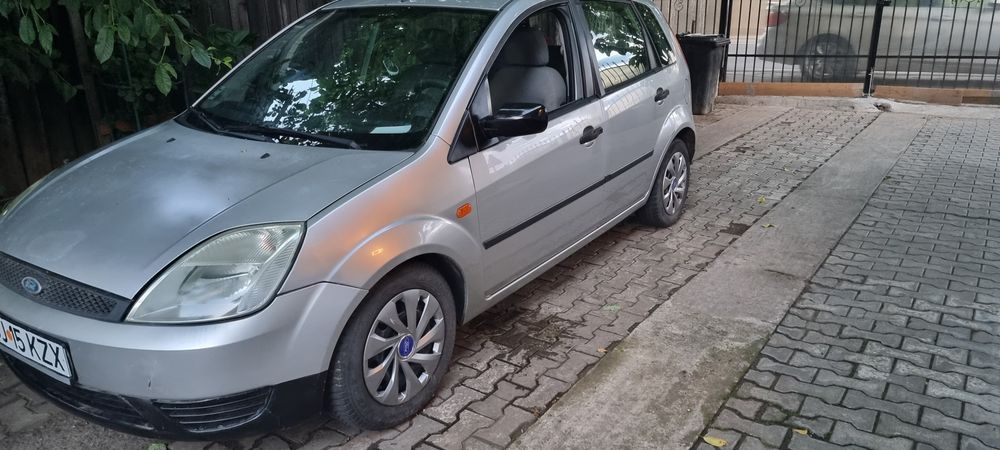 Vând Ford fiesta