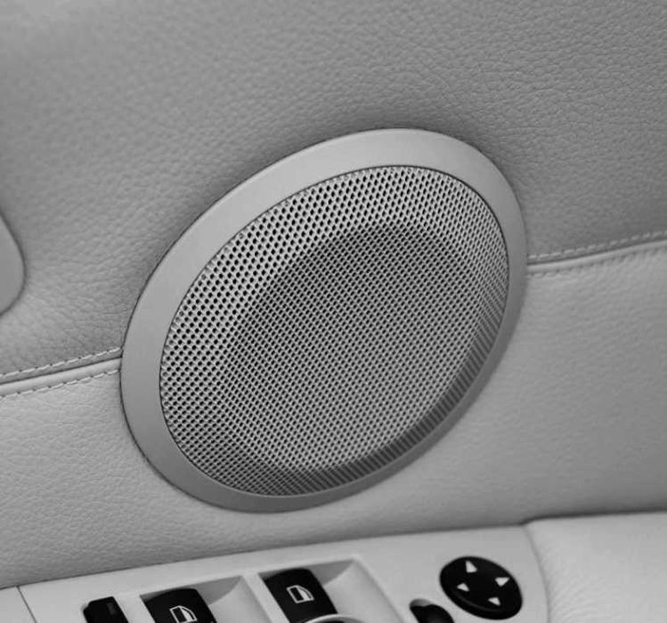 Grila Sita Boxa Difuzor Usa Dedicat BMW Seria 3 E90 E91 E92 E93 X1 E84
