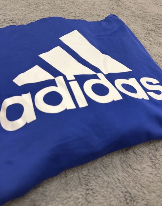 Hanorac adidas.