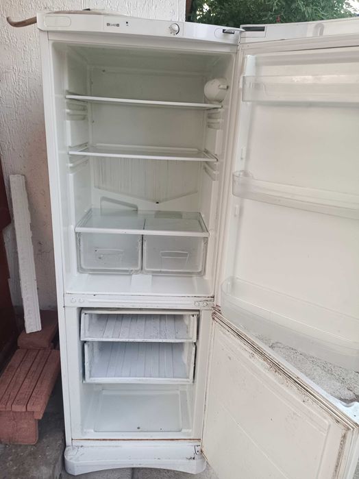 Холодильник Indesit