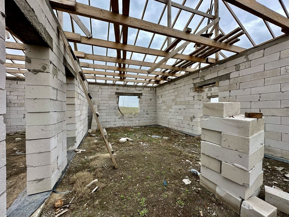 Продам недостроенный 4-комнт. дом в поселке Доскей