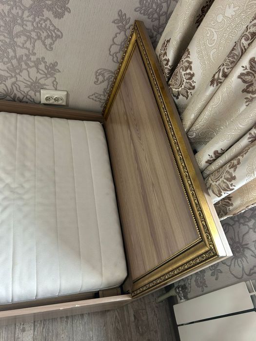 Продам кровать с матрасом
