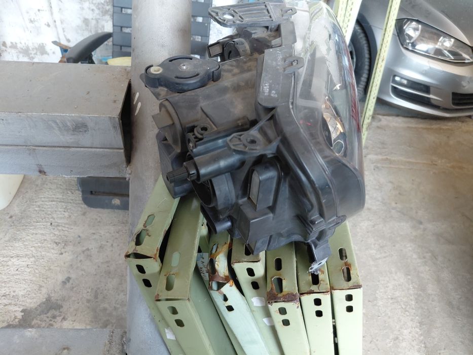 Десен фар за VW Amaroc 2012-2020г
