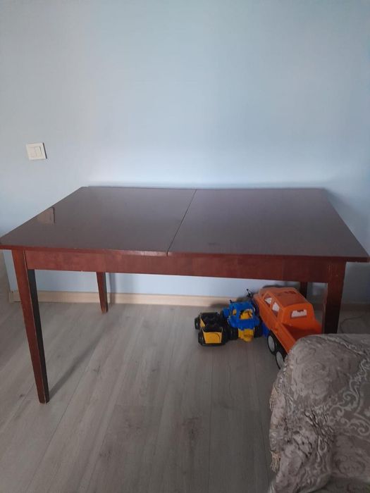 Продам стол……………