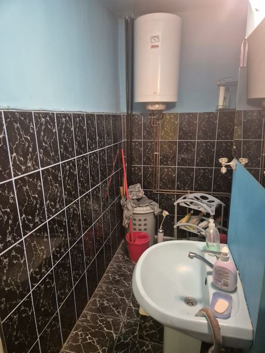 Vând apartament in Brad