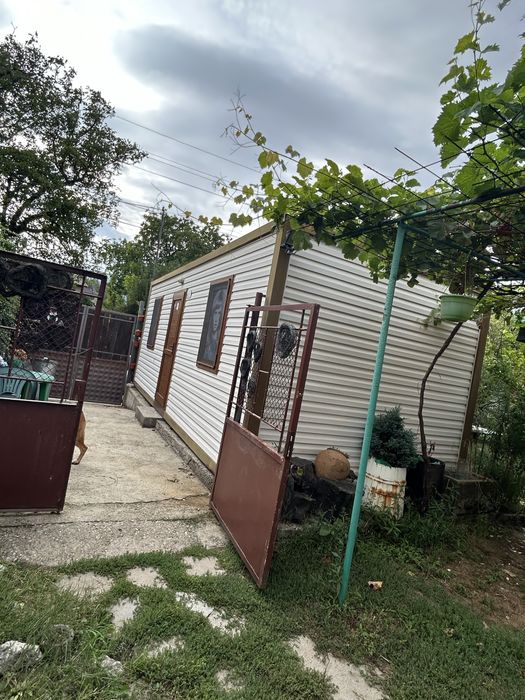 Продава се новострояща се къща