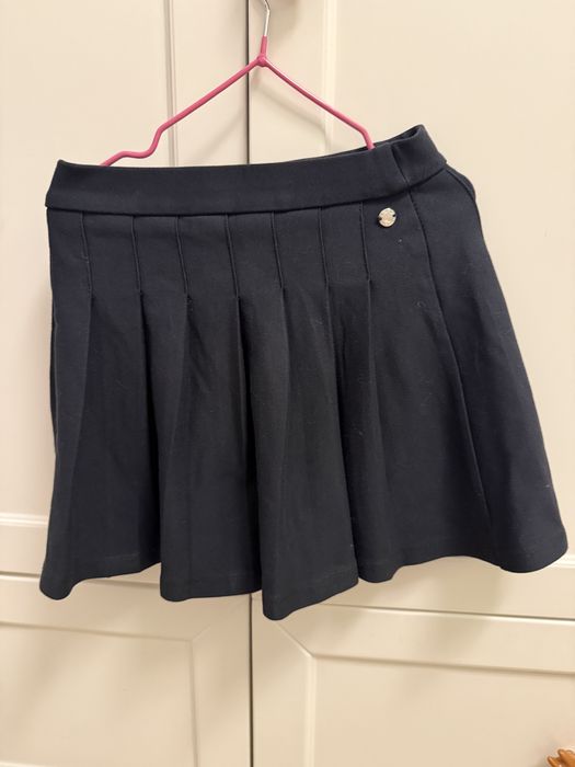 Fusta cu pliuri bleumarin , Zara 7 ani