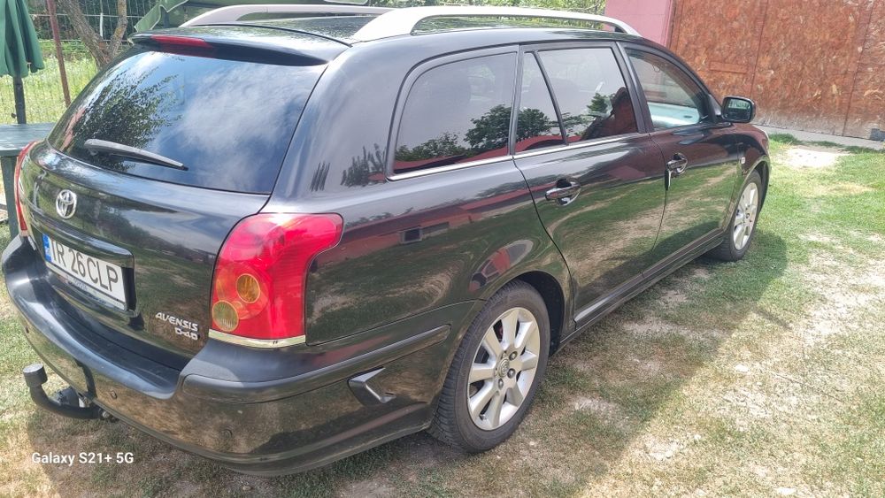 Toyota  avensis .