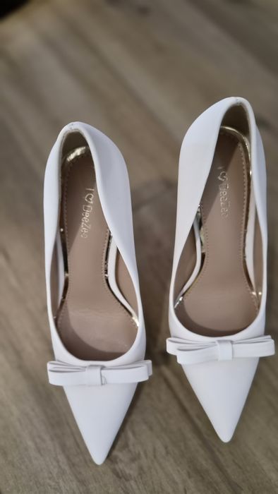 Обувки на ток Fabiano нови