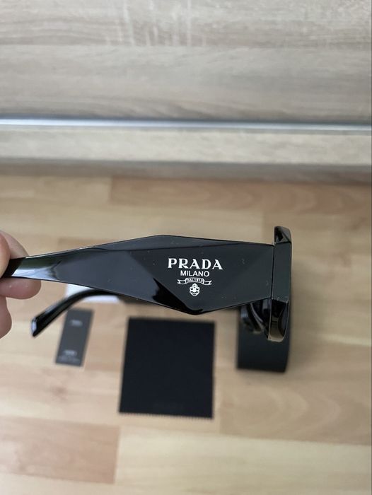 Ochelari Prada – set complet cu toc, lavetă și acte