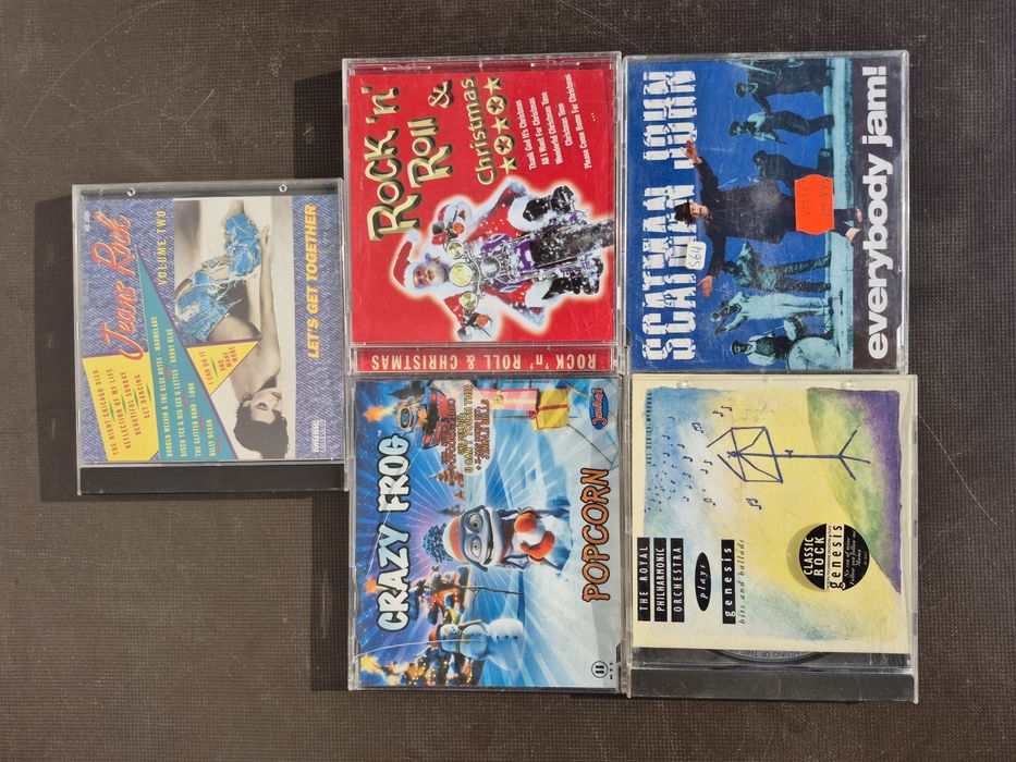 Vând 15 CD muzica usoara mixta straina artisti  internationalii,Sinatra,Bocelli,Ray Charels

- Tot