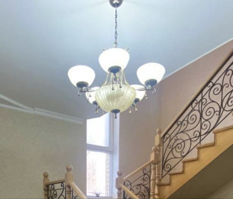 Люстра для зала, холла большая