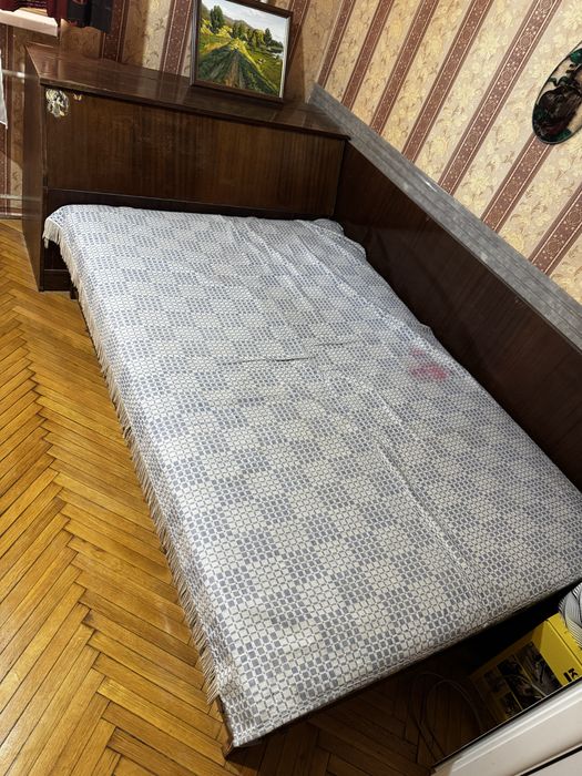 Приста спалня с ракла