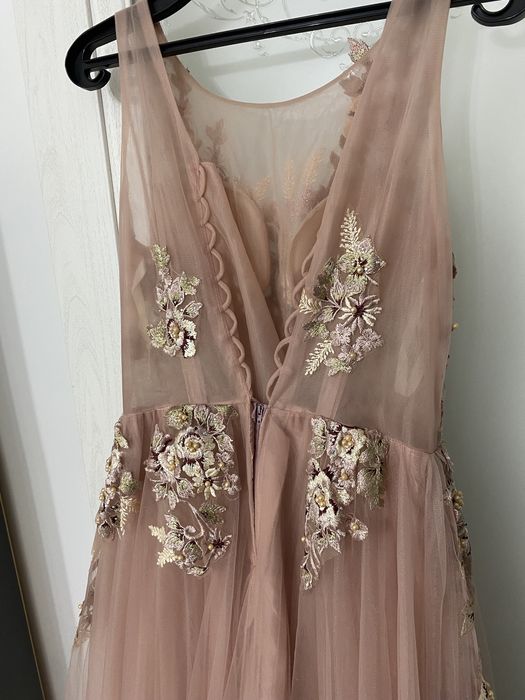 Продам платье в дымчато розовом цвете