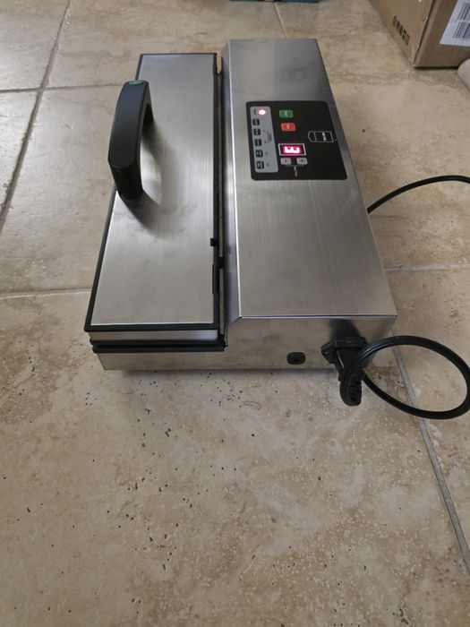 Професионална вакум машина 650w