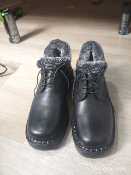 Qishqi botinka sotiladi.