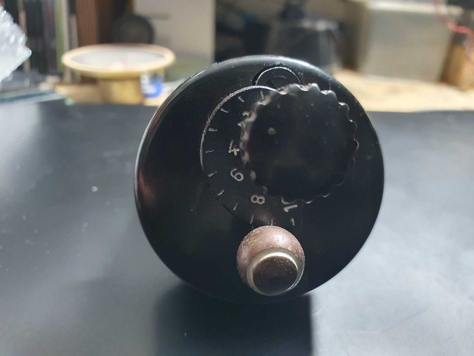 Oscilator electromecanic 0-10 Hz, interbelic